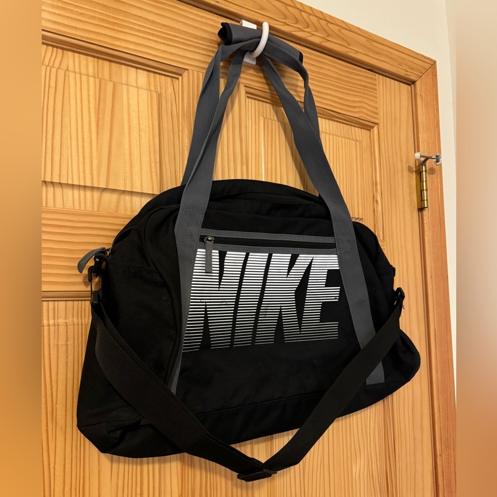 black nike duffel bag - Picture 2 of 5